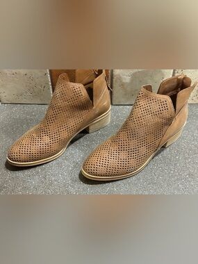 Women's madden Tan Perforated Ankle Boots - Casual Leather Booties size 9 1/2